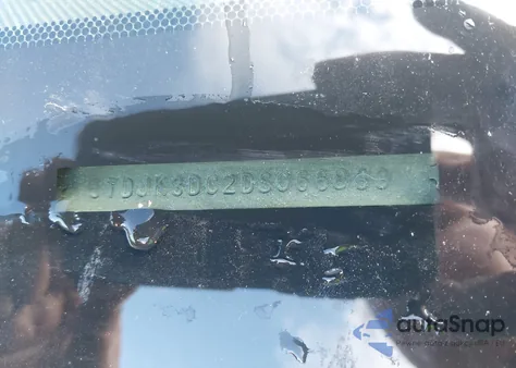 2013 Toyota Sienna Le 7 Passenger z USA, uszkodzony, nr VIN 5TDJK3DC2DS066833